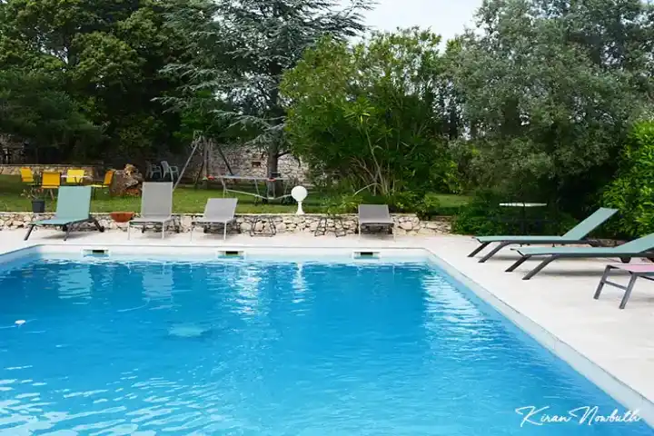 Chambres d'hôtes ou Studio spacieux privatifs avec piscine et jacuzzi
