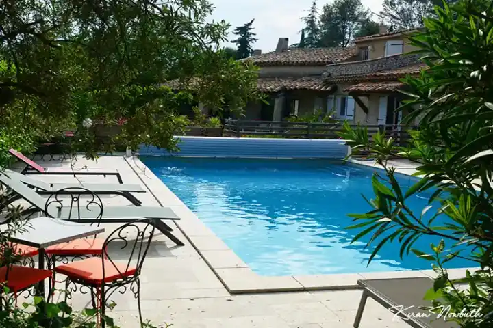 Chambres d'hôtes ou Studio spacieux privatifs avec piscine et jacuzzi