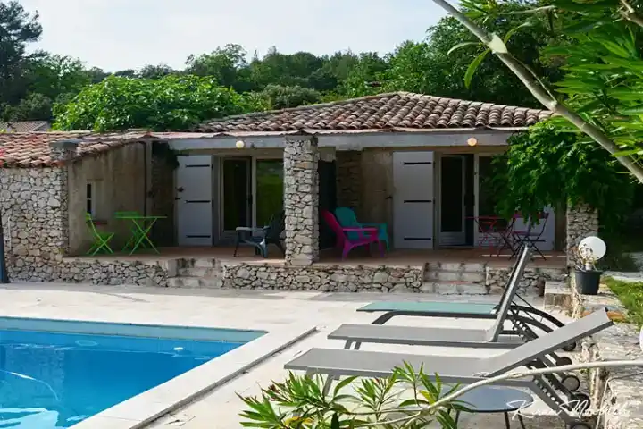 Chambres d'hôtes ou Studio spacieux privatifs avec piscine et jacuzzi