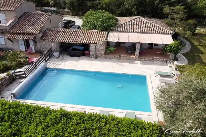 vue aérienne piscine